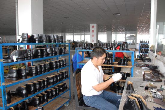 江苏华西皮鞋厂:手工艺制作鞋行销海外